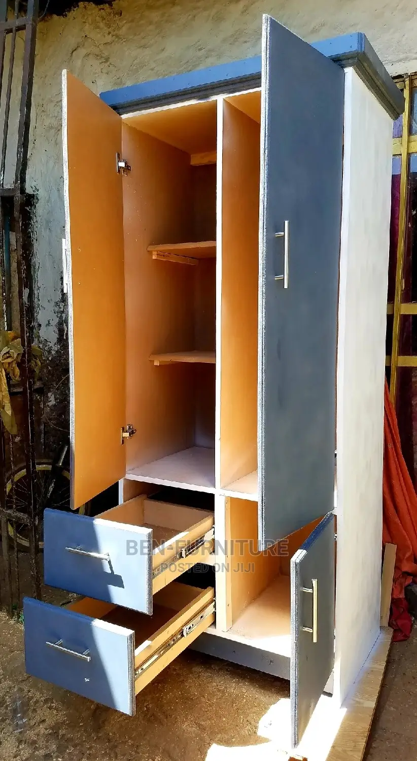 Closest (80 X 50 X 190)