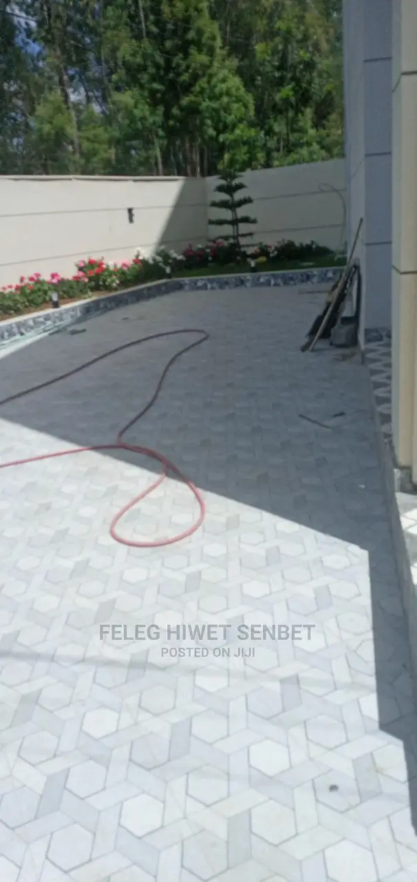 6bdrm House in አአ, Bole for Sale