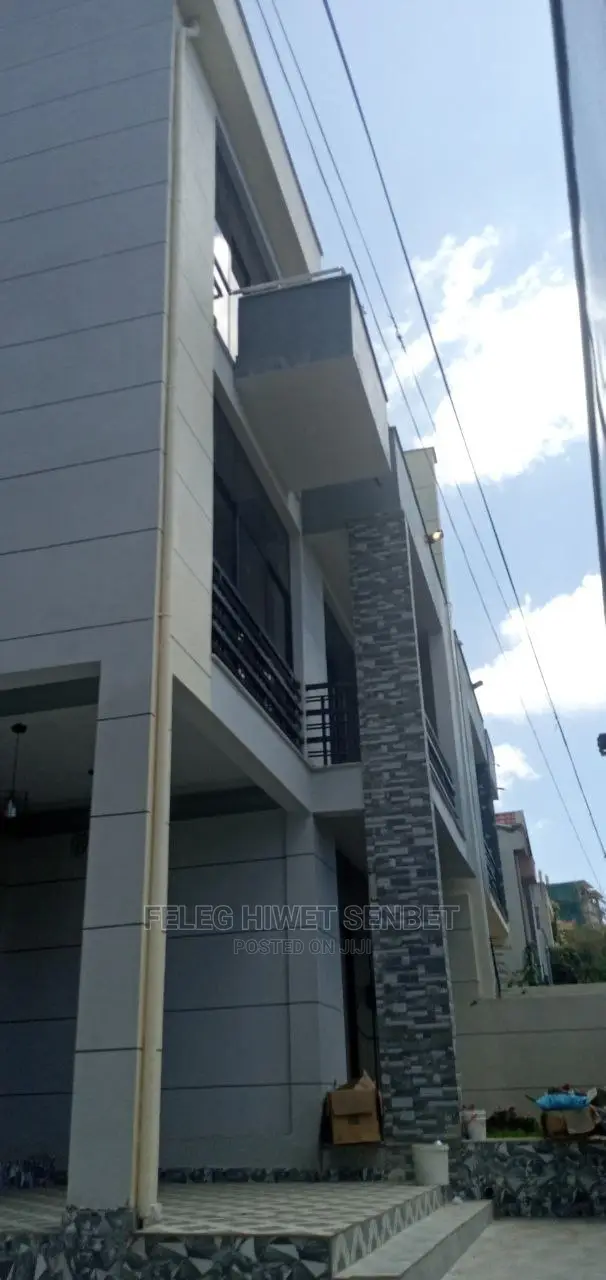 6bdrm House in አአ, Bole for Sale