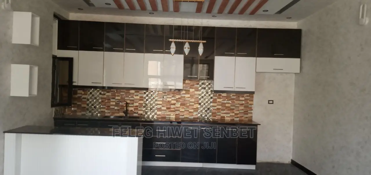 6bdrm House in አአ, Bole for Sale