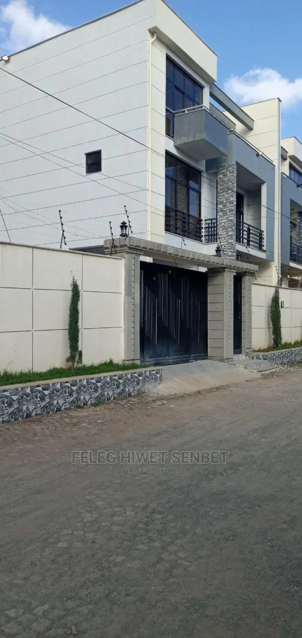 6bdrm House in አአ, Bole for Sale