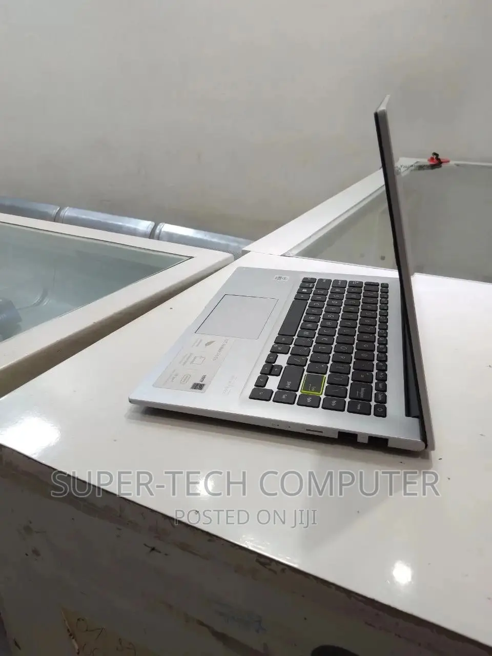 New Laptop Asus VivoBook S14 S410UA 4GB Intel Core I3 SSD 256GB