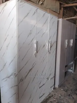 Photo - ላምኔት ቁምሳጥን