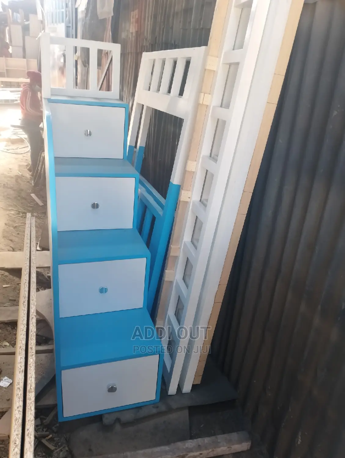 ተደራራቢ የልጆች አልጋ