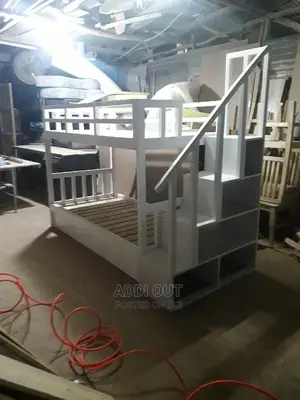 ተደራራቢ የልጆች አልጋ