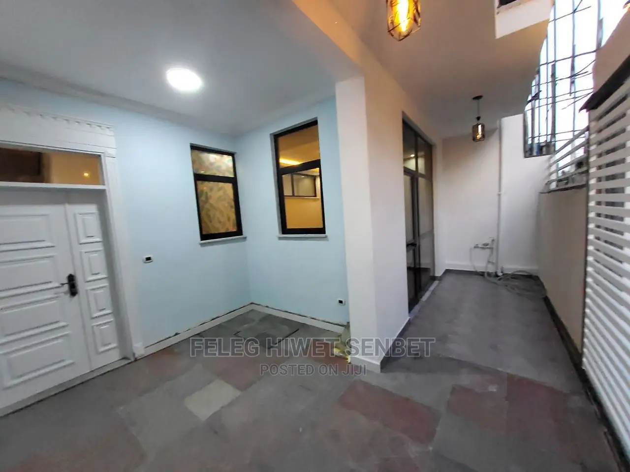 6bdrm House in አአ, Bole for Sale