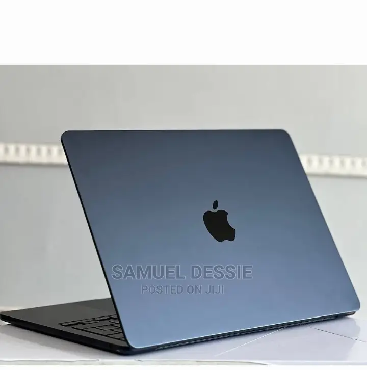 New Laptop Apple MacBook Air 2022 M2 8GB Apple M2 SSD 512GB