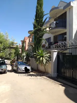 7bdrm House in አአ, Bole for sale