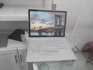 New Laptop Microsoft Surface 8GB Intel Core I7 SSD 512GB