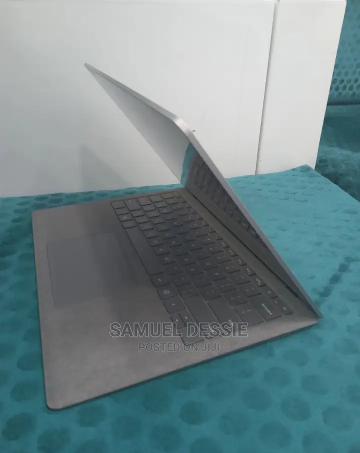 New Laptop Microsoft Surface 16GB Intel Core I7 SSD 512GB