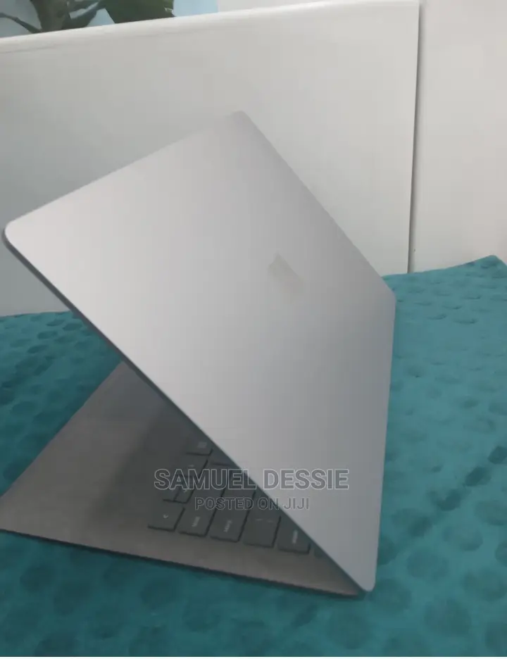 New Laptop Microsoft Surface 16GB Intel Core I7 SSD 512GB