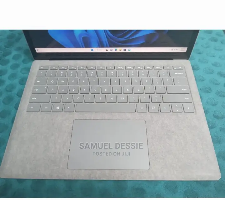 New Laptop Microsoft Surface 16GB Intel Core I7 SSD 512GB