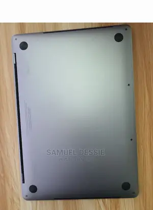 New Laptop Apple MacBook Pro 2017 8GB Intel Core I5 SSD 256GB