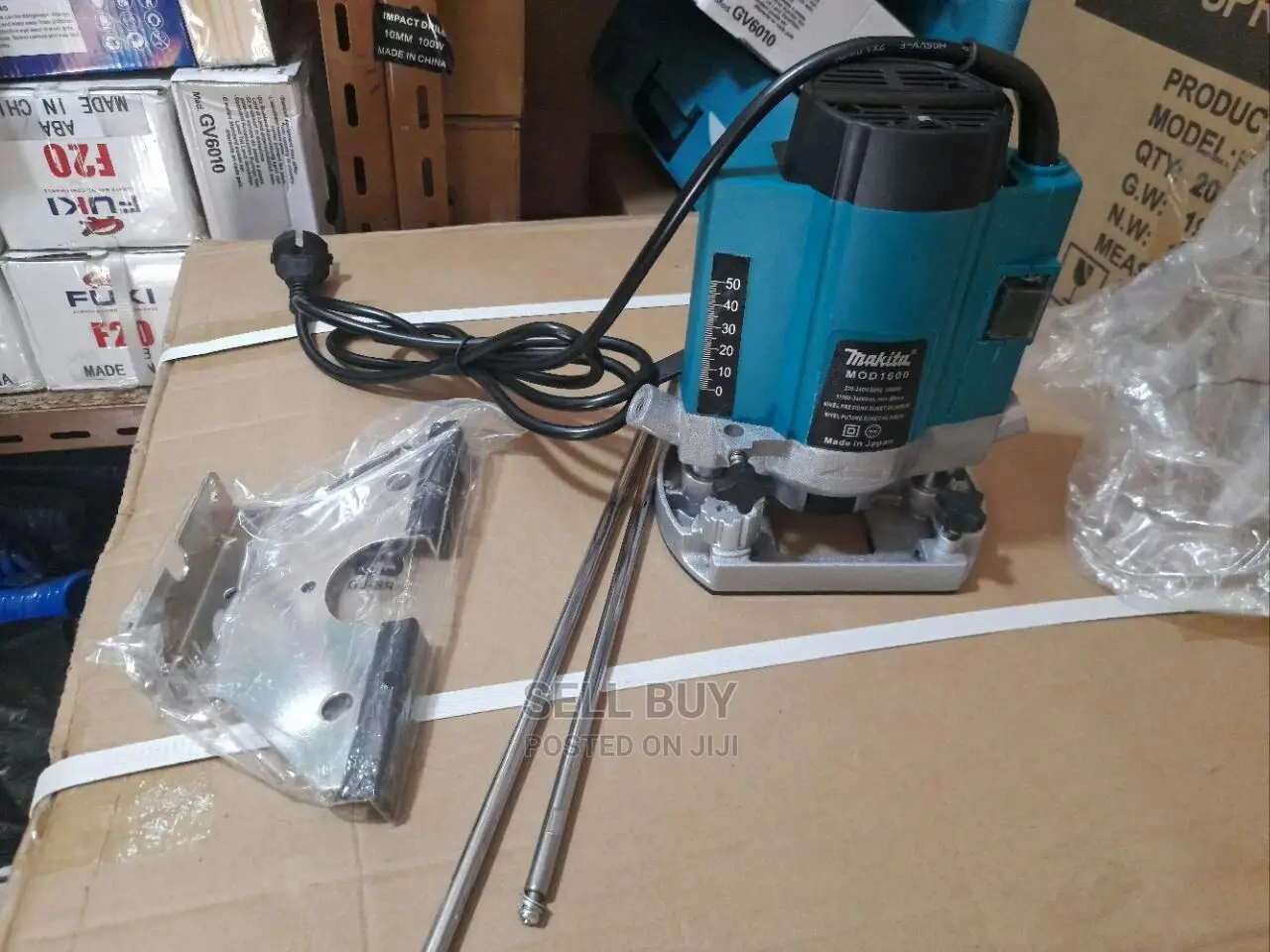 Makita Router 1800w Call