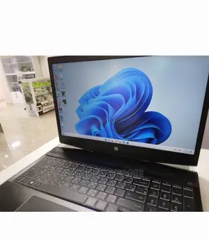 New Laptop HP Pavilion 10 8GB Intel Core I7 SSD 256GB