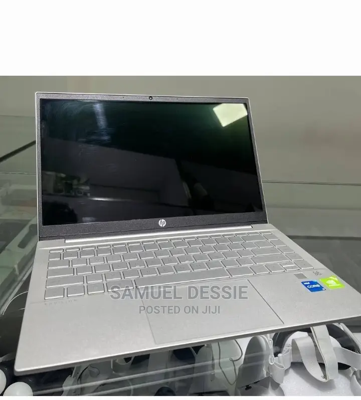 New Laptop HP Pavilion 10 8GB Intel Core I5 SSD 256GB