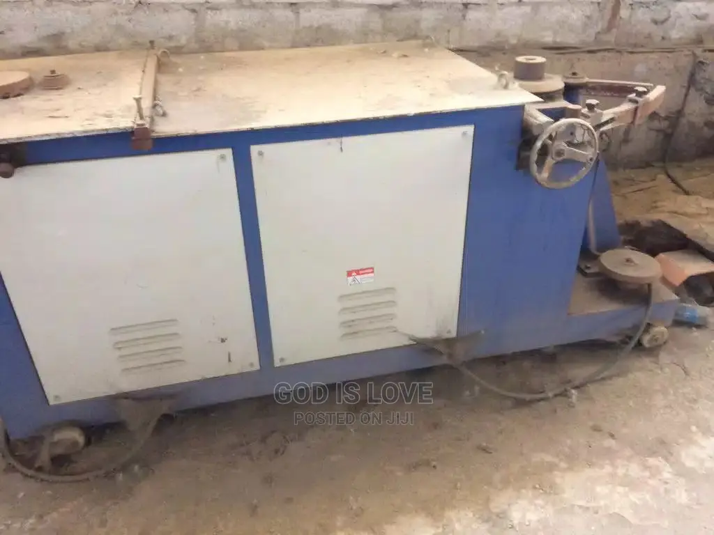 የማምረቻ ማሽኖች በአንድ ቦታ