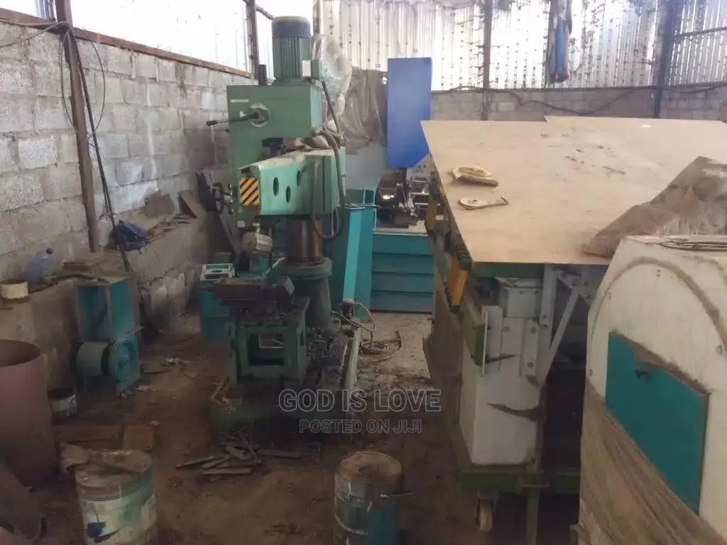 የማምረቻ ማሽኖች በአንድ ቦታ