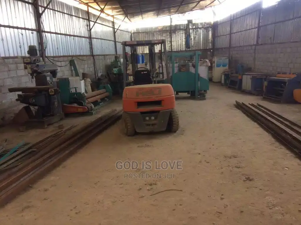 የማምረቻ ማሽኖች በአንድ ቦታ