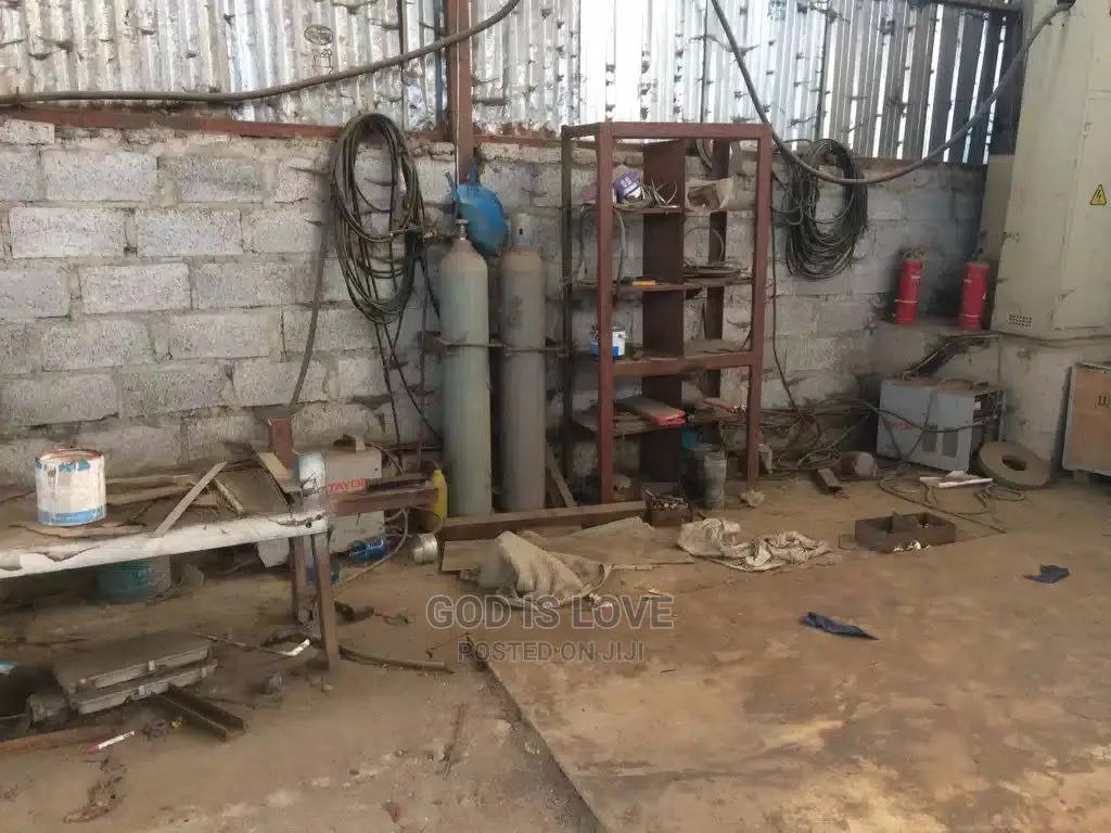 የማምረቻ ማሽኖች በአንድ ቦታ