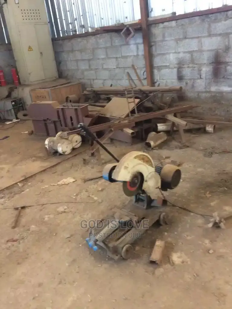 የማምረቻ ማሽኖች በአንድ ቦታ