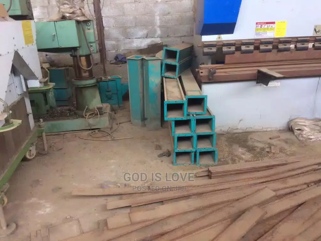 የማምረቻ ማሽኖች በአንድ ቦታ