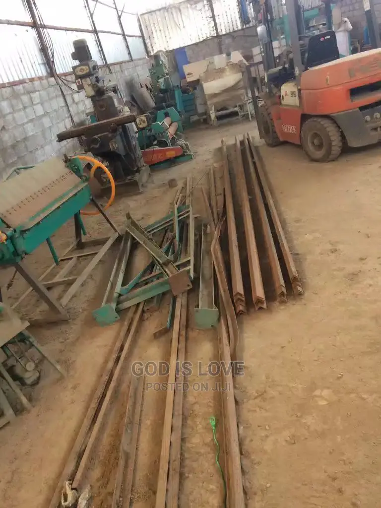 የማምረቻ ማሽኖች በአንድ ቦታ