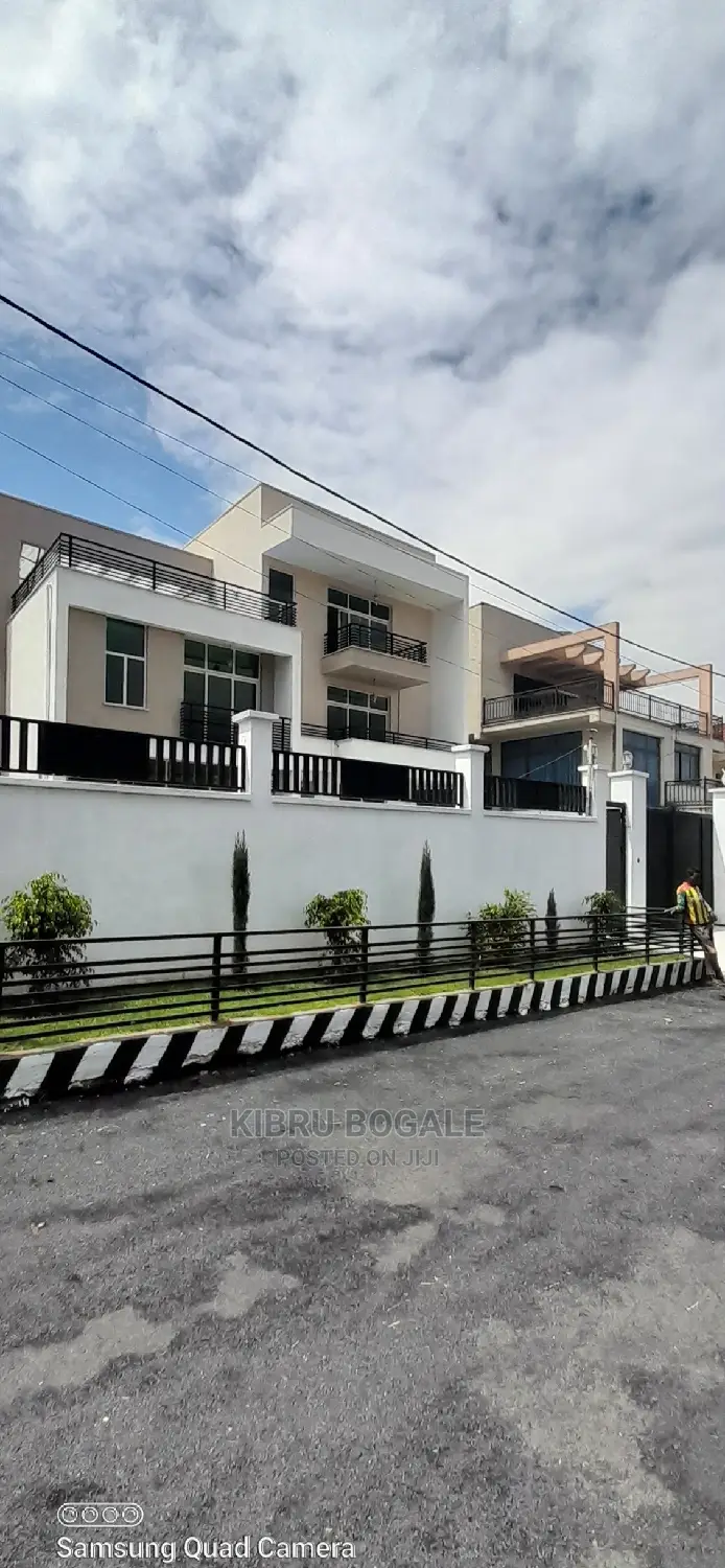 9bdrm House in Ayat, Bole for Sale