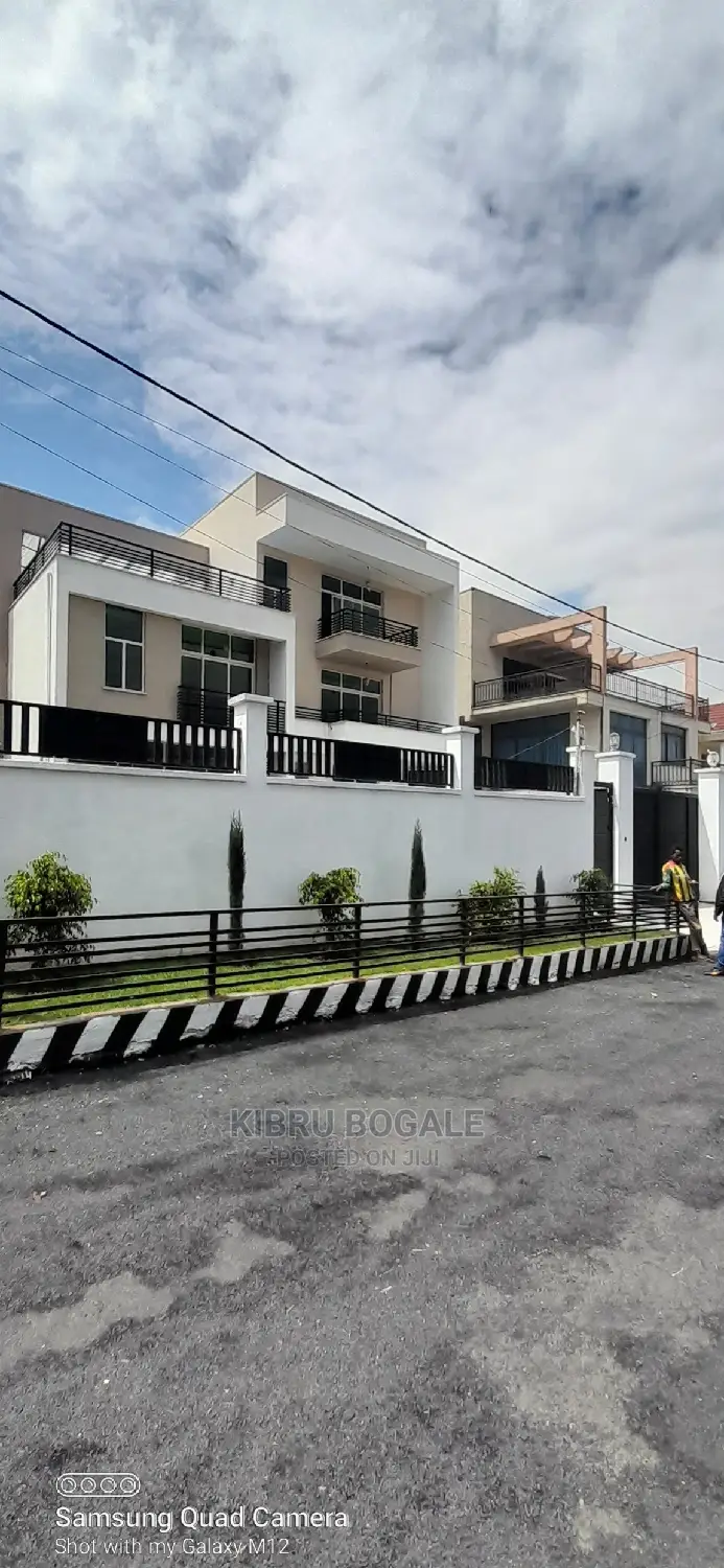 9bdrm House in Ayat, Bole for Sale