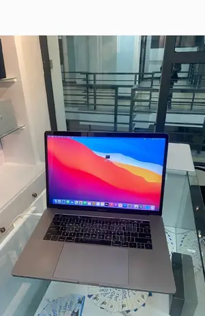 Photo - New Laptop Apple MacBook Pro 2017 16GB Intel Core I7 SSD 512GB