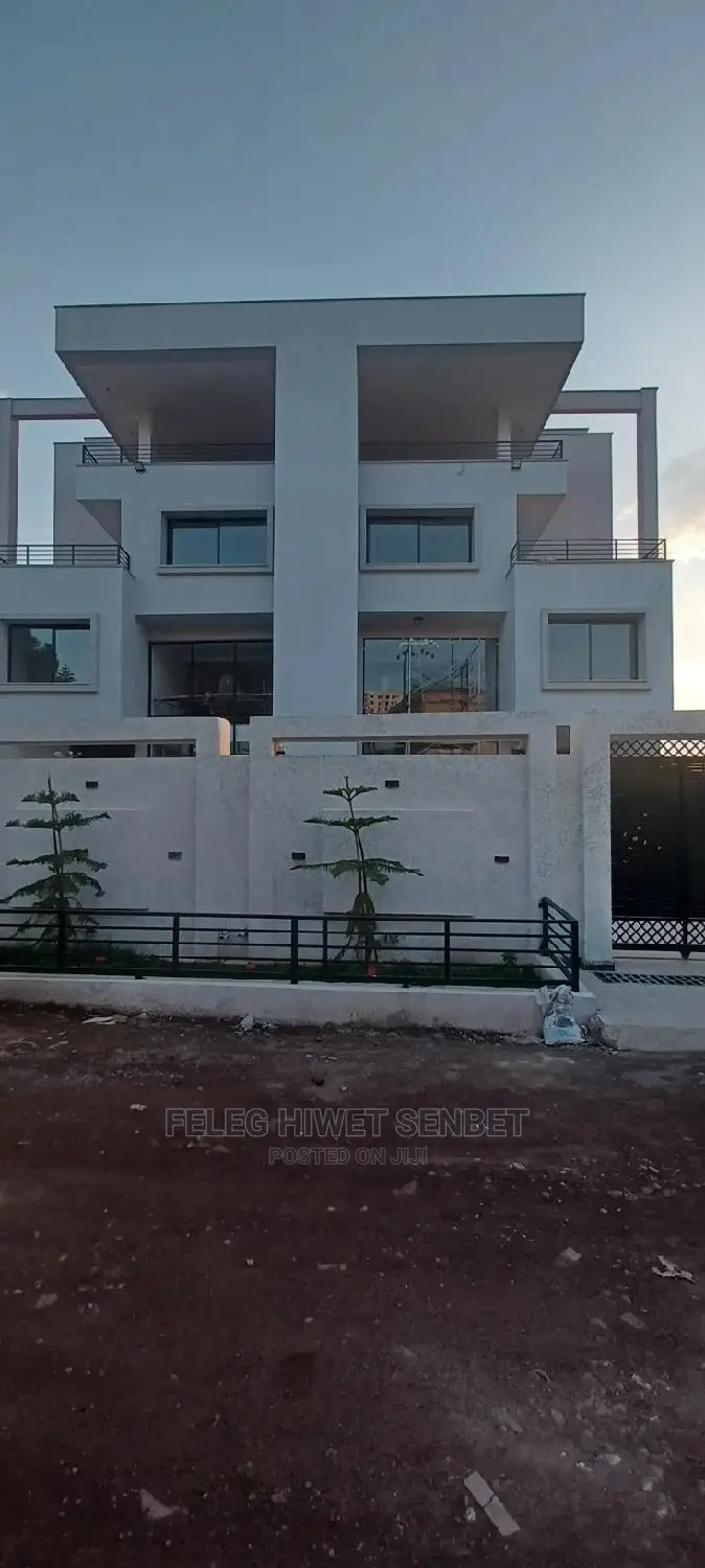 6bdrm House in አአ, Bole for sale