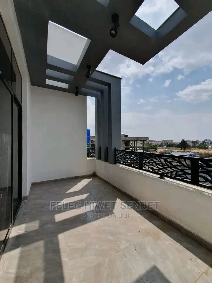 Furnished 6bdrm House in አአ, Bole for Sale