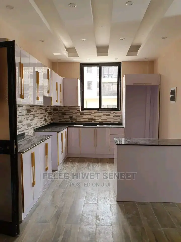 Furnished 6bdrm House in አአ, Bole for Sale