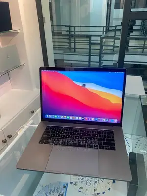 Photo - New Laptop Apple MacBook Pro 2017 16GB Intel Core I7 SSD 512GB