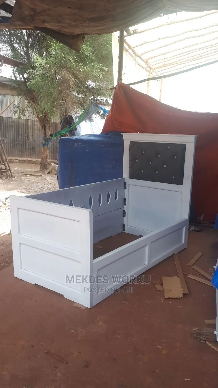 Yelijochi Alega (የልጆች አልጋ)