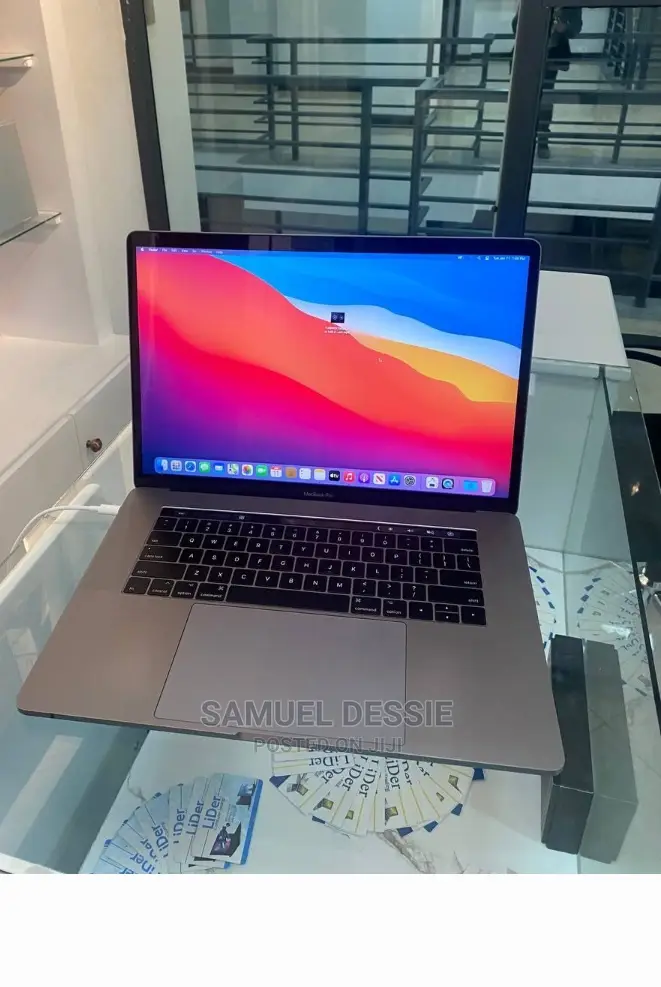 New Laptop Apple MacBook Pro 2017 16GB Intel Core I7 SSD 512GB