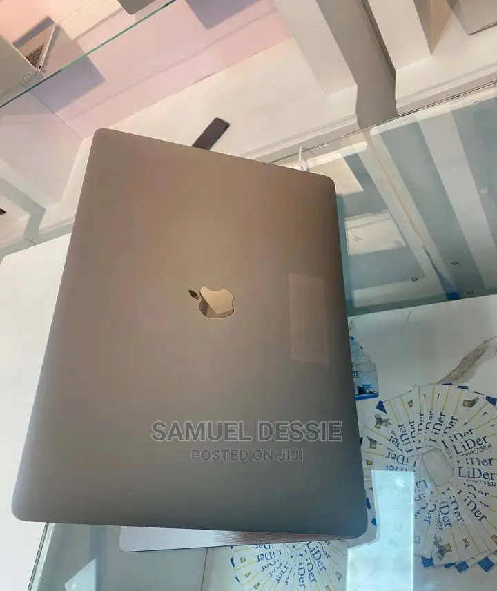 New Laptop Apple MacBook Pro 2017 16GB Intel Core I7 SSD 512GB