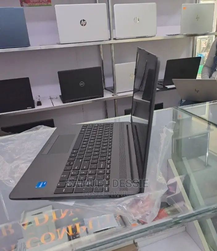 New Laptop HP Stream Notebook 8GB Intel Core I3 HDD 1T
