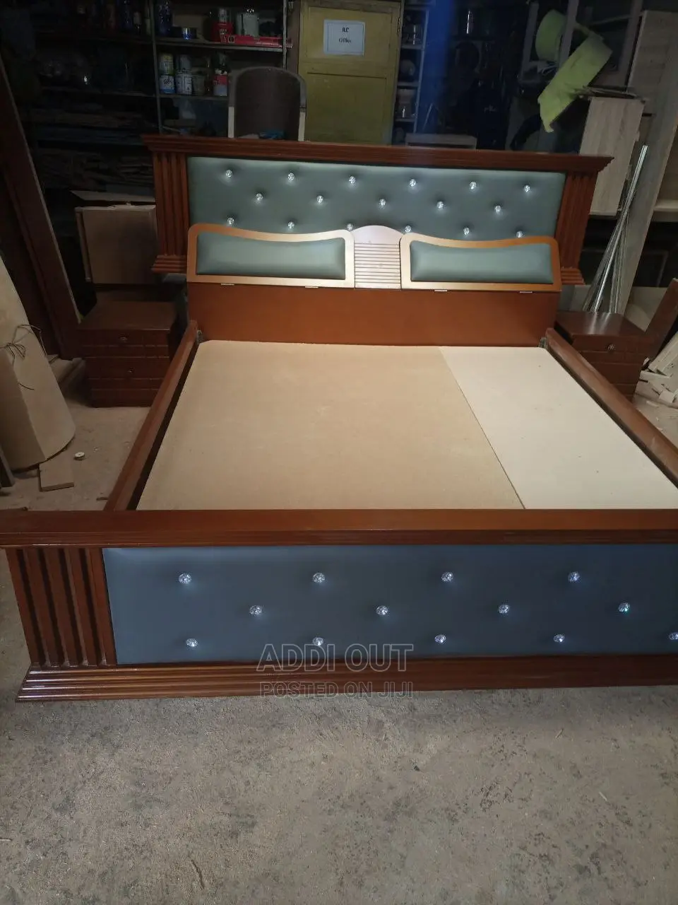 1.80 አልጋዎች/Beds