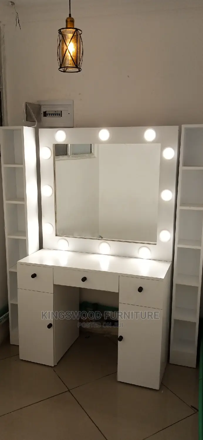 Make Up Table