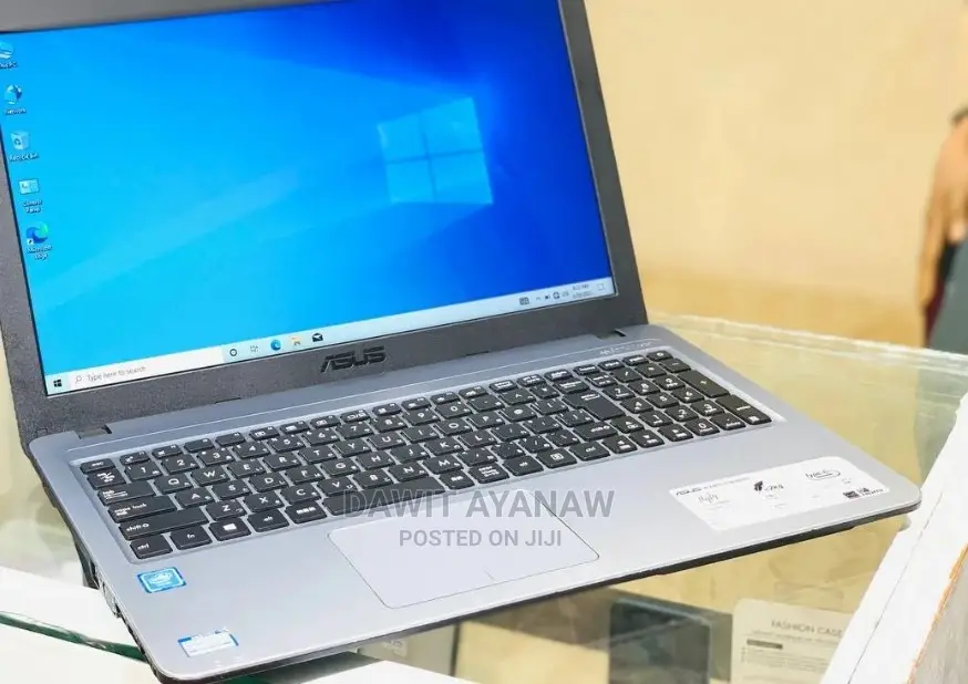 New Laptop Asus U82U 4GB Intel Core 2 Duo HDD 500GB