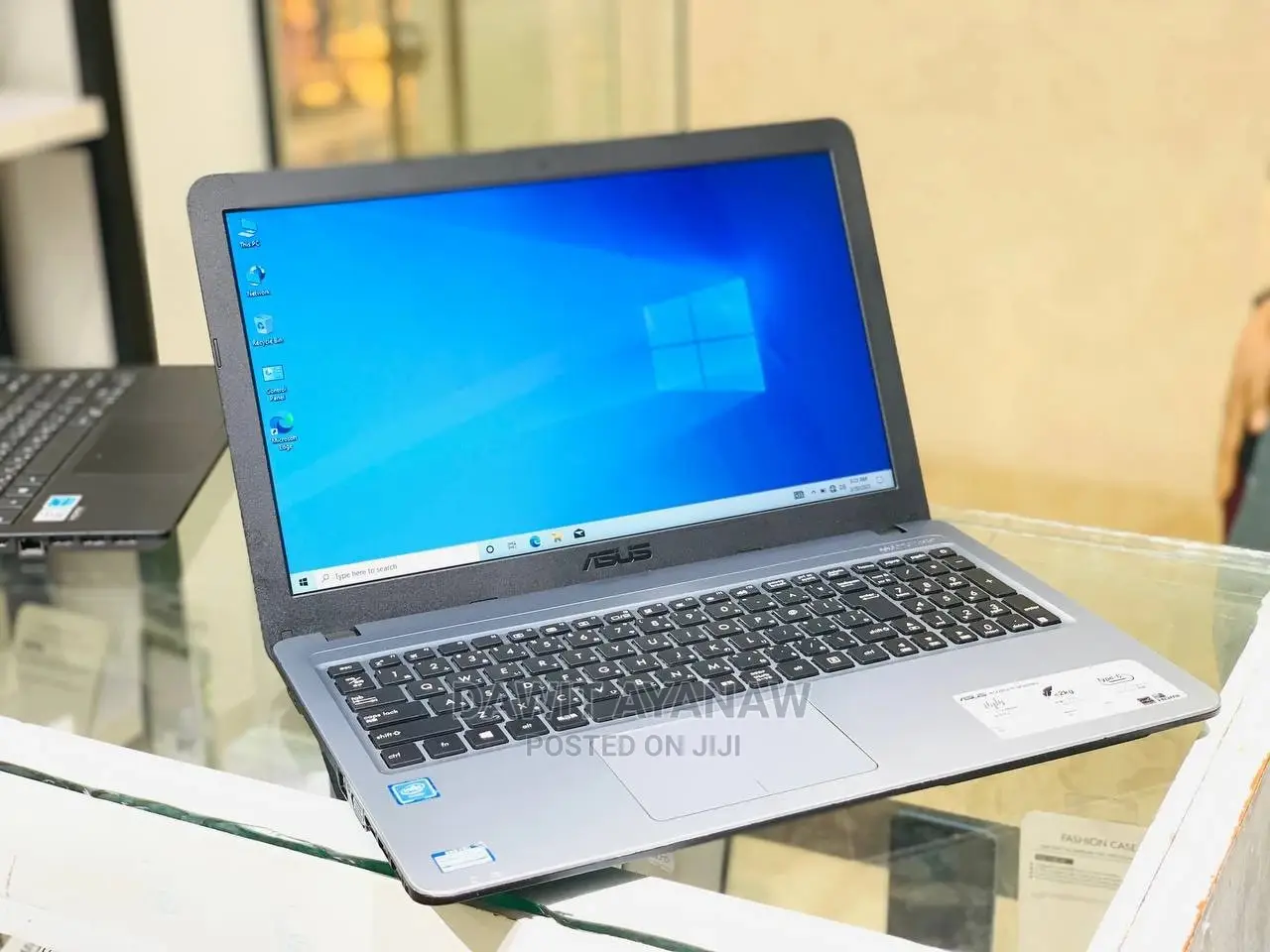 New Laptop Asus U82U 4GB Intel Core 2 Duo HDD 500GB