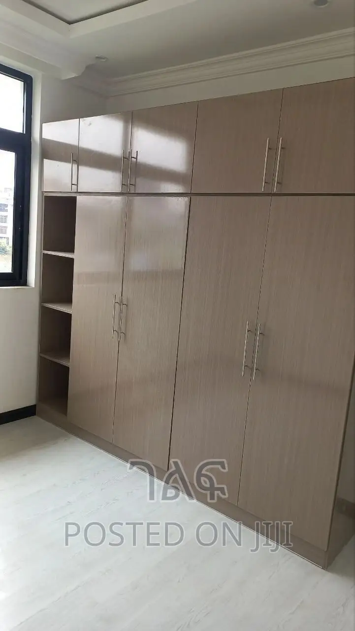 8bdrm House in የግል, Bole for Sale