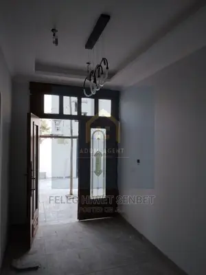 የሚሸጥ አዲስና ማንም ያልኖረበት ቆንጆ ቤት