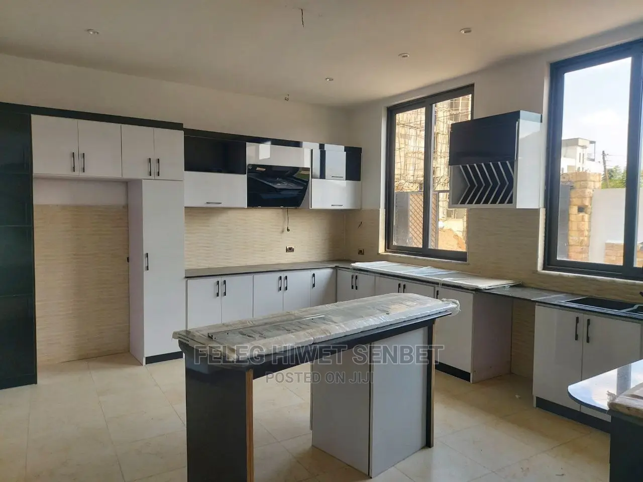 Furnished 7bdrm House in አአ, Bole for Sale