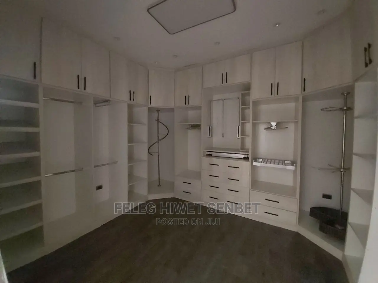 Furnished 7bdrm House in አአ, Bole for Sale