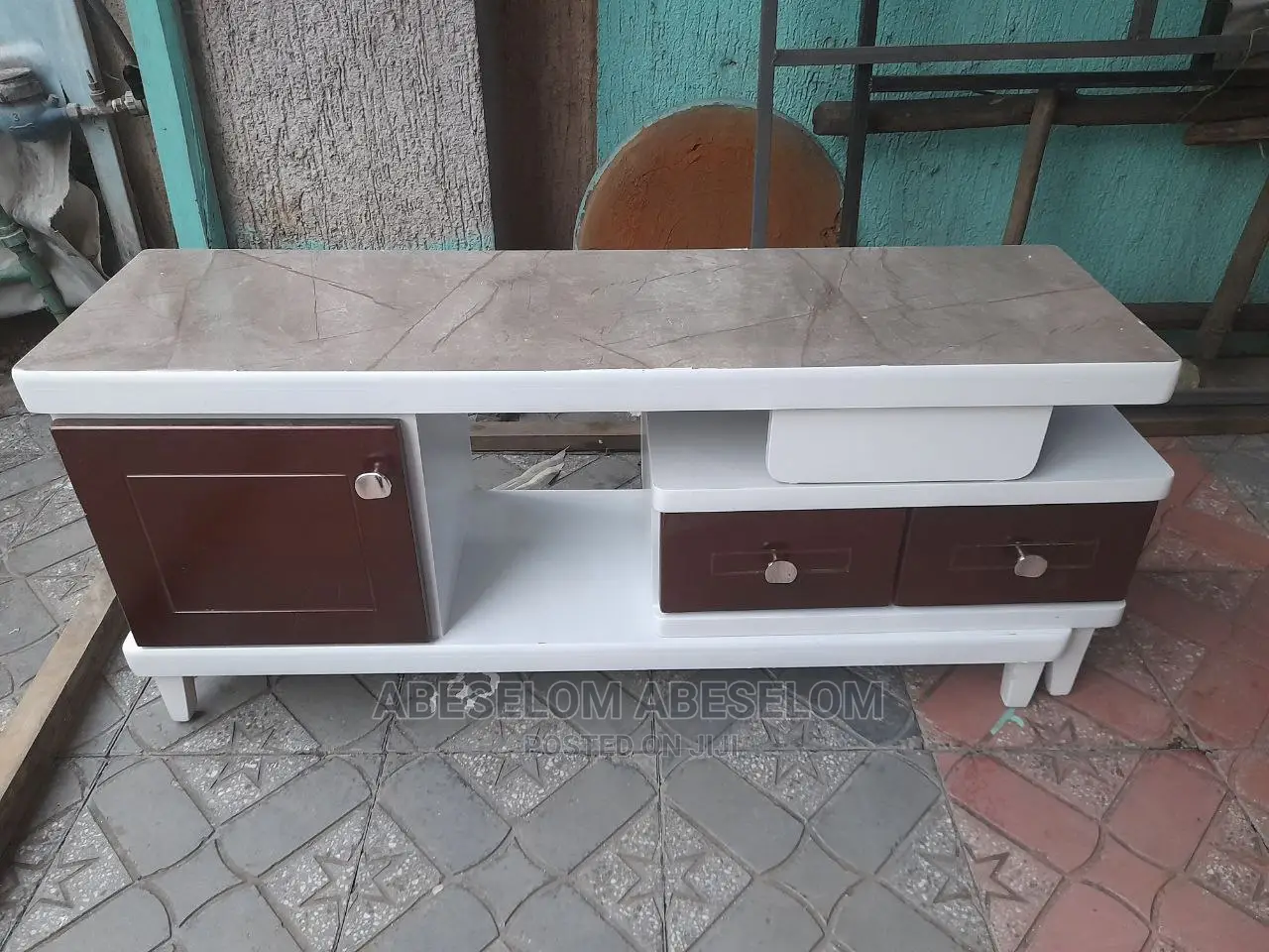 1,20 ቲቪ እስታንድ