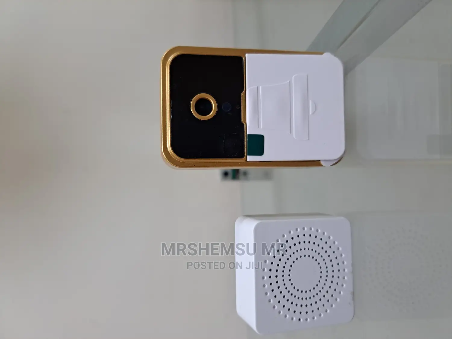 ባለካሜራ የበር ደውል
Camera Doorbell