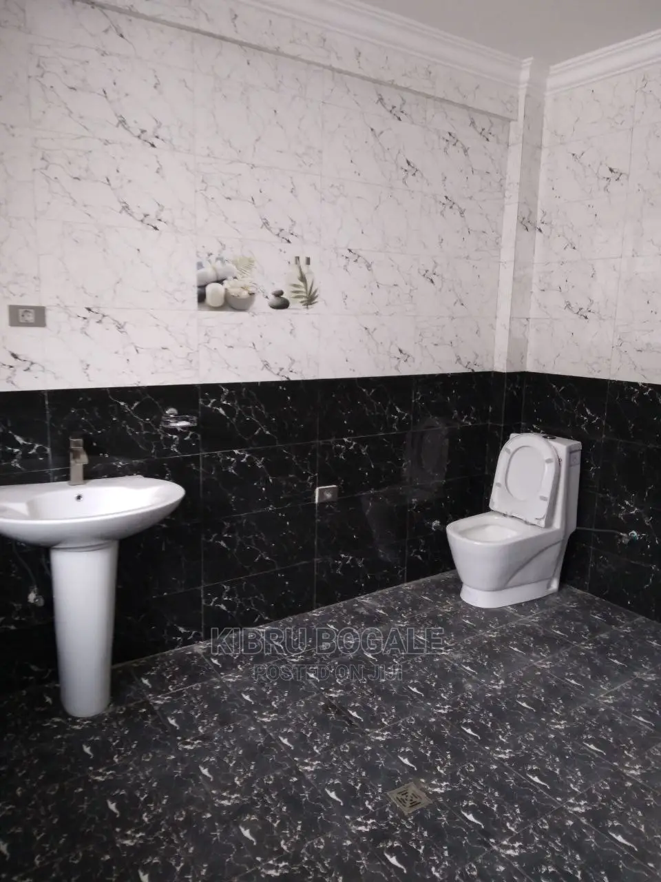 7bdrm House in Samit 72, Bole for Sale