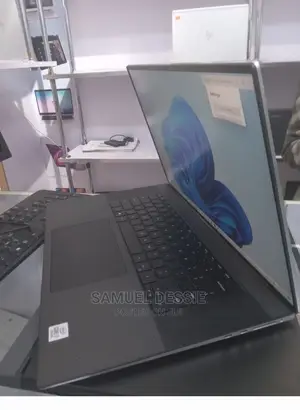 Photo - New Laptop Dell XPS 17 L701X 16GB Intel Core I7 SSD 512GB